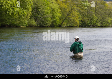 Salmon Fishing on the River Tay ad Pitlochry Hydro scheme and Dam Scotland uk Stock Photo