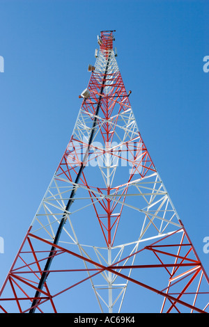 Cellular network's base station antenna mast frame structure