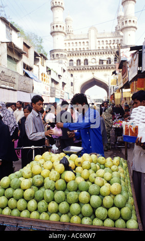 FRUIT SELLER IN LAAD BAZAAR ANDHRA PRADESH Stock Photo