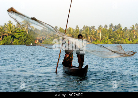 ROUND THROW-NET FISHING, KUMBALANGHI NEAR KOCHI, Stock Photo