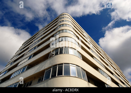The newly restored Grade 11 listed Art Deco apartment building Embassy Court Stock Photo