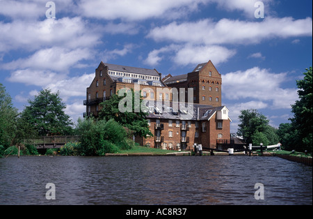 Coxes Mill converted into flats overlooking Coxes Lock on the River Wey Navigation, Addlestone, Surrey, England Stock Photo