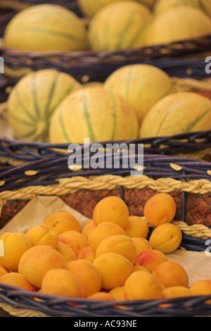 apricot (Prunus armeniaca), and melons (Cucumis melo) on a market, France, Provence Stock Photo