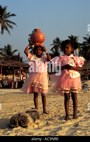 Striking a pose | Sunset on Honeymoon Beach, Goa | Olly | Flickr