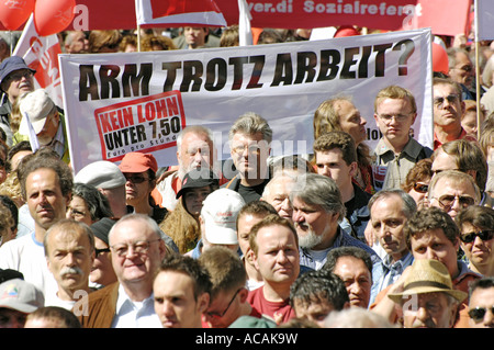 Transparant 'Poor in spite of work? No wage below 7.50 Euro per hour.' 1. Mai - Trade Union - DGB demonstration. Munich, Bavaria Stock Photo