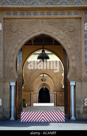 Gate to the palace of the king of Morocco in Fez, Morocco Stock Photo ...