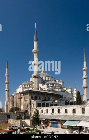 The Blue Mosque in the Sultanahmet district of Istanbul, Turkey Stock Photo