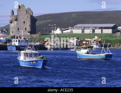 dh Scalloway Castle SCALLOWAY SHETLAND Fishing boat and Scalloway Castle Sheltand island boats harbour Stock Photo