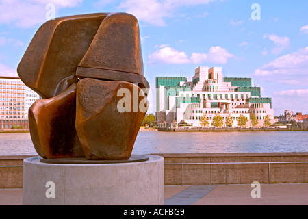 Sir Henry Moore Sculpture 'Locking Piece' on Millbank with the MI6 Building across the Thames Stock Photo