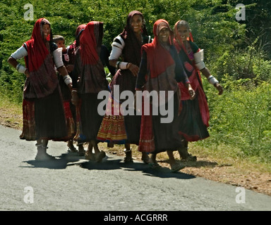 Women in traditional Rajasthani dress at Mehrangarh Fort, Jodhpur ...