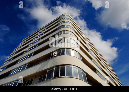 The newly restored Grade 11 listed Art Deco apartment building Embassy Court Stock Photo