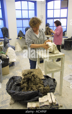 Clay sculpture class at London college Stock Photo - Alamy