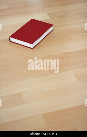 Book on wooden floor - Buch auf Holzboden