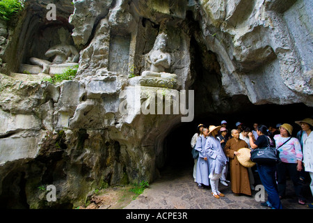 Domestic Chinese Tourists Enjoy Buddhist Rock Carvings Feilai Peak Lingyin Temple Hangzhou China Stock Photo