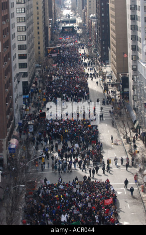 Thousands of protesters in New York City protest the Iraq war Stock Photo