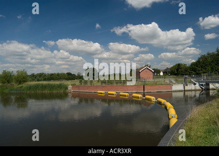 Marsh Lane Weir on the Jubilee River Stock Photo