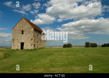 ST PETER ON THE WALL CHAPEL BRADWELL ON SEA ESSEX COAST ENGLAND FOUNDED IN 653 BY ST CEDD Stock Photo
