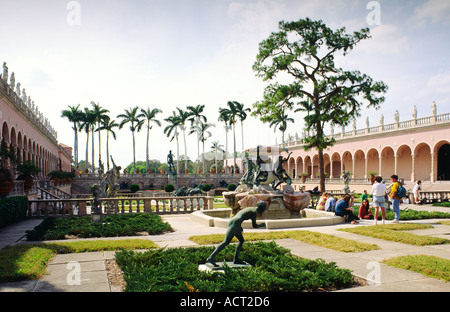 Ringling Museum of Art at Sarasota, Florida, USA. Tourists and statues in central Italianate courtyard gardens Stock Photo