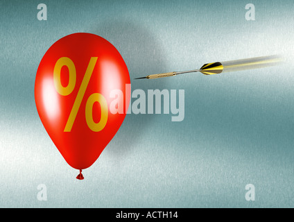 balloon witz percentage logo and a flying dart Ballon mit Prozentzeichen und ein fliegender Dartpfeil Stock Photo