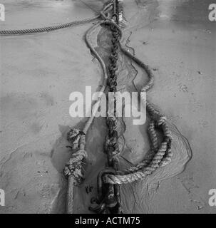 NEWQUAY CORNWALL, SOUTHWEST ENGLAND, UK.Old chains on the harbour in Newquay Photo by Caroline Cortizo Stock Photo