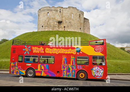 A YORK CITY SIGHT SEEING BUS BY THE CLIFFORDS TOWER IN YORK Stock Photo