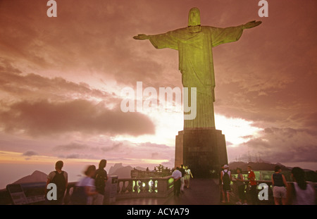 Brasil Rio de Janeiro Corcovado Hill Christ the Redeemer Statue on top 710m on Mount Corcovado sunset people Stock Photo
