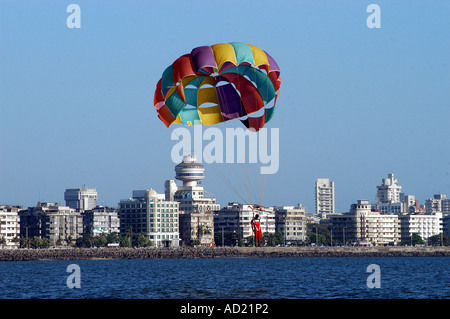ASB73062 Parasailing on Chowpatty Marine Drive in Bombay now Mumbai Maharashtra India Stock Photo