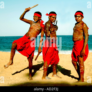 tåge Athletic Opstå Aboriginal boys in traditional dress hi-res stock photography and images -  Alamy