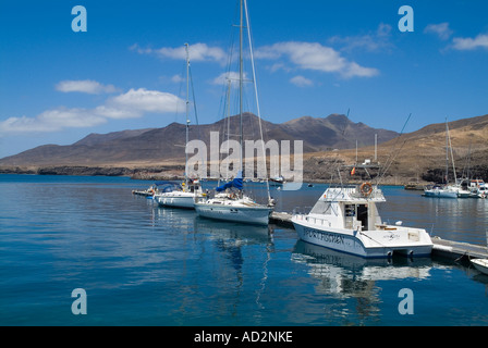 dh  MORROJABLE FUERTEVENTURA Pleasure craft and yachts at marina in harbour yacht Stock Photo