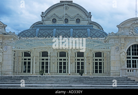 Beside Vichy's Parc des Sources near the thermal spas is the Palais des Congres Opéra Stock Photo