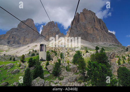 Ropeway in front of the Langkofel Group, Dolomites, South Tyrol, Italy ...