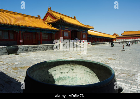 a cauldron in Zijin Cheng The Forbidden City Palace Museum Unesco World Heritage Site Beijing China Stock Photo