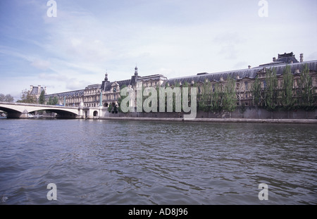 The Louve gallery on the banks of the river Seine in Paris Stock Photo