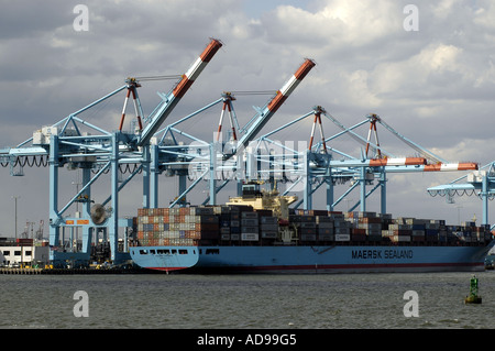 Ships loading in Port Elizabeth New Jersey Stock Photo