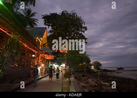 Restaurants bars and shops in the evening Ko Phi Phi Don Ko Phi Phi Island Krabi Thailand one year after the tsunami Stock Photo