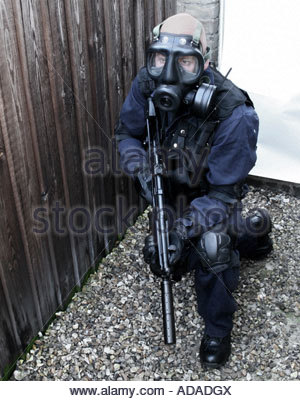 Police SWAT officer in gas mask with MP5 machine gun. Real police Stock ...