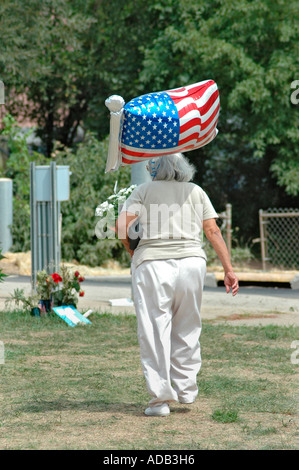 Friends and family grieving at memorial for 14 Marines Killed in Iraq by IED all from Ohio reserve unit in Brook Park Ohio Stock Photo