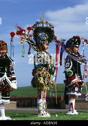 dh Festival of the Horse SOUTH RONALDSAY ORKNEY Scottish Girl horses in line St Margarets Hope harvest dress event heritage costume Stock Photo