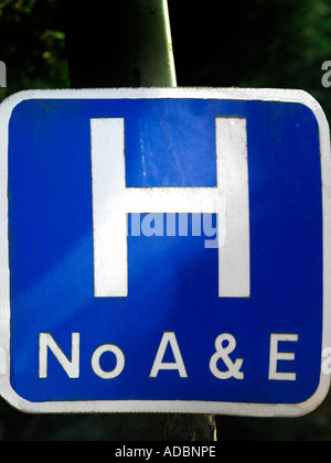 hospital a&e road sign Stock Photo - Alamy