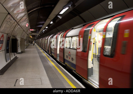 Bank Underground Station - Northern Line - London Stock Photo: 30912204 ...