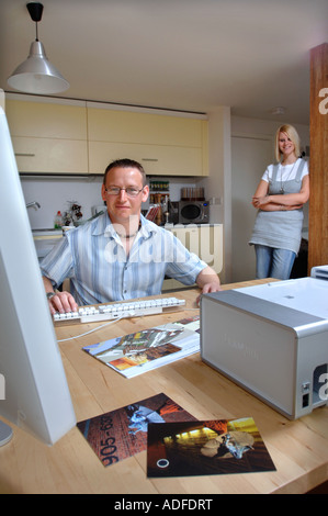AN IMAC IN USE BY A COUPLE IN THE DINING ROOM AREA OF A CONTEMPORARY STUDIO FLAT UK 2007 Stock Photo