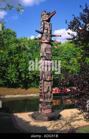 Totem pole Grand Union Canal Berkhamsted Hertfordshire Stock Photo