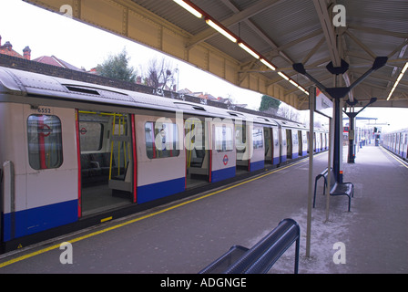 train exterior uk london Wimbledon tube station Stock Photo