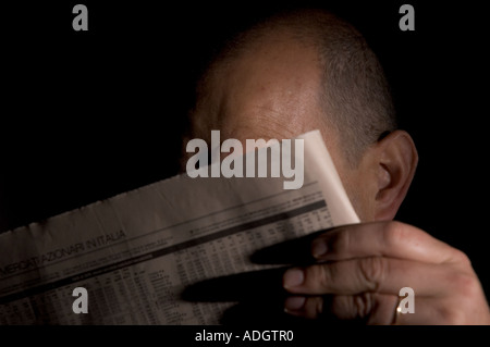 lecture of a newpaper Stock Photo