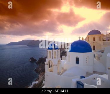GRE cycladen Santorini village church in Oia Stock Photo