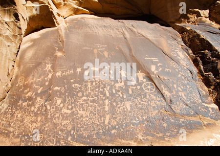 USA Utah Newspaper Rock Recreation Site Newspaper Rock is a petroglyph panel etched in sandstone that records perhaps 2,000 year Stock Photo