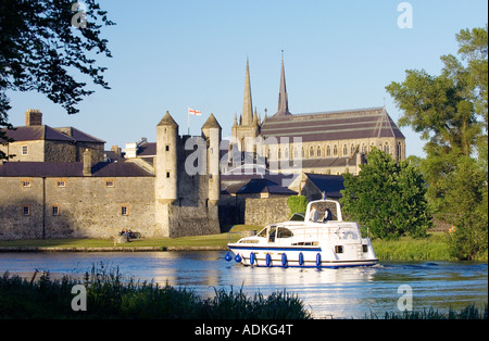 Pleasure boat on River Erne waterway passing Enniskillen Castle and St. Macartin’s Cathedral, Enniskillen, County Fermanagh. Stock Photo