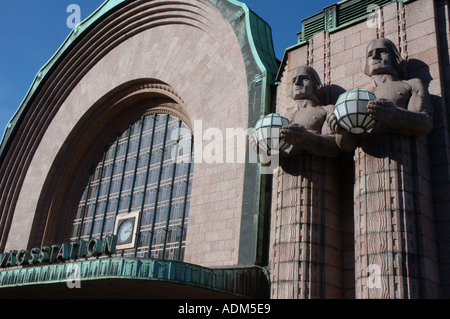 Built in 1916 by the Finnish architect Eliel Saarinen Helsinki's art deco style railway station was years ahead of its time Stock Photo