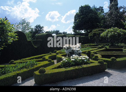 Vila Real, Casa de Mateus, Formaler Garten mit Buchsbaumhecken Stock Photo