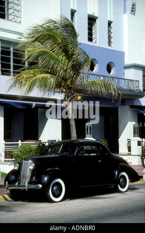 Black 1940s Buick Eight car outside Park Central Hotel, Miami Beach, Florida, USA Stock Photo